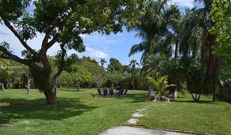 hallandale house with land land view 2